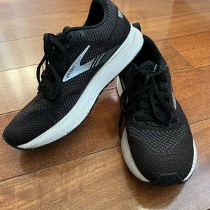 Brooks size 8 black and white running shoes